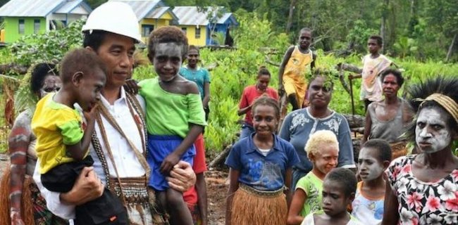 Bela Presiden, Ngabalin: Jokowi Itu Anak Papua yang Diwakafkan ke Tanah Jawa