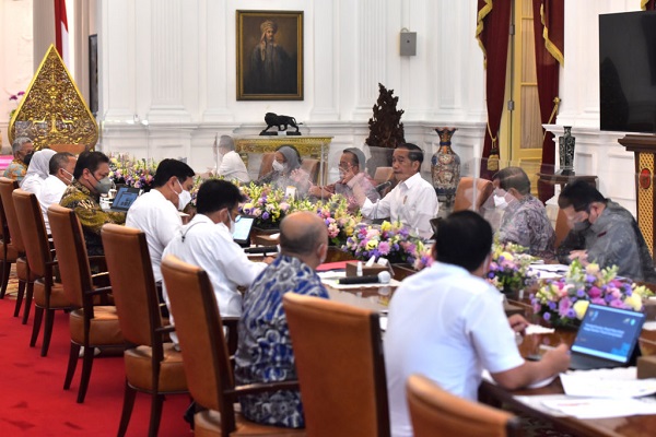Jokowi Pimpin Rapat  Rencana Bangun Pabrik CPO dan Minyak Makan Merah di Sumatera dan Kalimantan