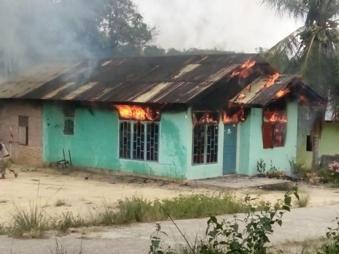 Usai Shalat Jumat, Satu Petak Rumah di Bukit Kapur Terbakar