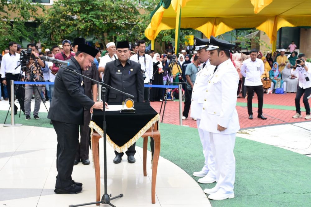 Bupati Catur Lantik 31 Kepala Desa di Kampar