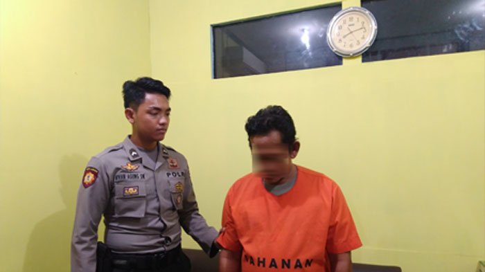 Pria Ini Tega Perkosa Putri Kandungnya di Depan Istri