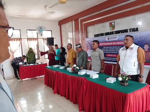 Kelurahan Simpang Tiga Gelar Muskelsus Pembentukan Koperasi Merah Putih