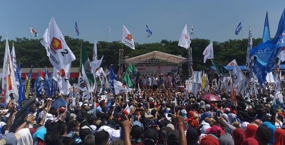 Dihadiri Hampir Ratusan Ribu Warga, Prabowo Ajak Pendukungnya 'Berlebaran' di TPS
