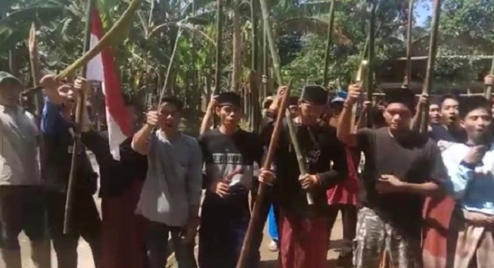 Bawa Bambu Runcing hingga Golok, Santri Pendukung Prabowo: Kami Siap Berperang hingga Darah Penghabisan!