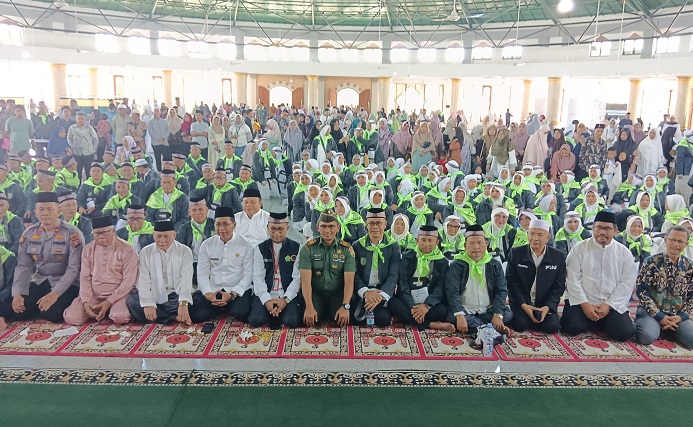 Wakil Bupati Rohil Lepas 215 Jemaah Caalon Haji Kloter 15 dan  17 BTH