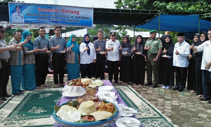 Sukses Tampilkan Drama Klosal di HJK, Wabup Rohul Hadiri Syukuran di  SMA N 1 Tambusai