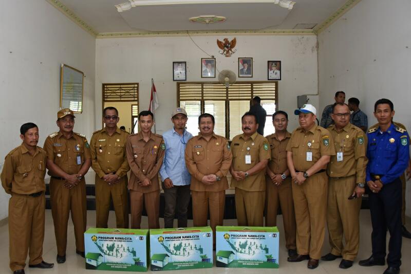 246 KK di 3 Desa di Talang Muandau Terima PLTS dari Kementerian ESDM