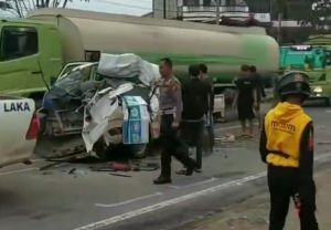 Lakalantas Maut di Hangtuah Duri, Sopir Pick Up Tewas Setelah Tabrak Tronton