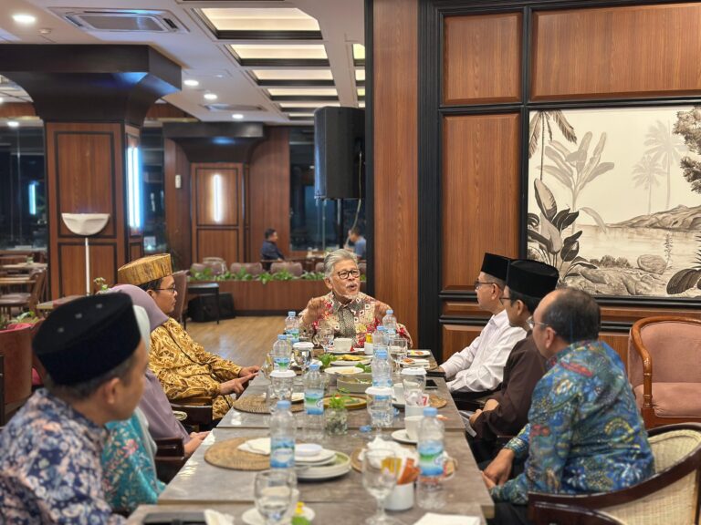 Bentuk World Zakat dan Wakaf FCR Bersama Tokoh Internasional, BWI Riau Jalin Kolaborasi Global