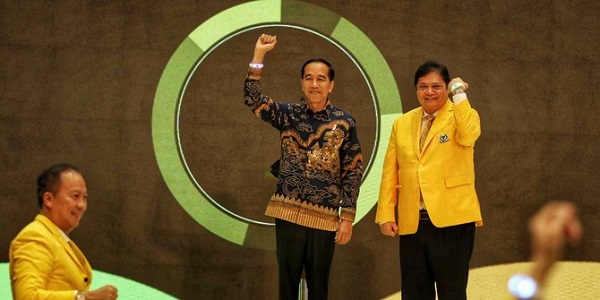 Bukan  Intervensi, Tapi Jokowi Ajak Kader Golkar Tepuk Tangan Saat Bambang Soesatyo Putuskan Mundur