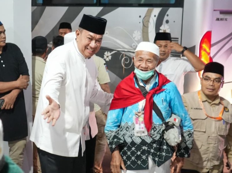 Wabup Muzamil Sambut Kepulangan 110 Jemaah Haji Meranti di Batam