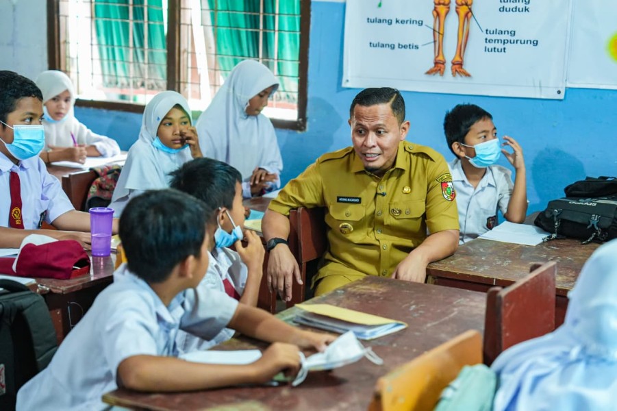 Asap Masih Selimuti Pekanbaru, Peserta Didik Diingatkan Pakai Masker dan Kurangi Aktivitas Luar Kelas