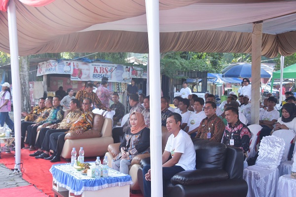 Bupati Kasmarni Sambut Baik dan Apresiasi Kegiatan Aksi Peduli Lingkungan PT. PLN Persero