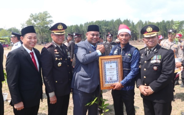 Dari Kampung Bunsur, Wabup Siak Ajak Warga Isi Kemerdekaan dengan Gotong Royong dan Peduli Lingkungan