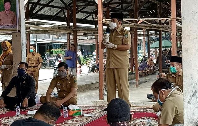 Bupati Rohul Serahkan Tibako dan BLT-DD 2020 Tahap II Diserahkan di Desa Rambah Hilir
