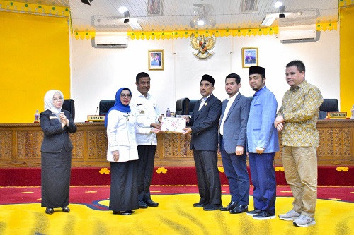 Bupati Kampar Sampaikan LKPJ T.A 2024 pada DPRD Kampar