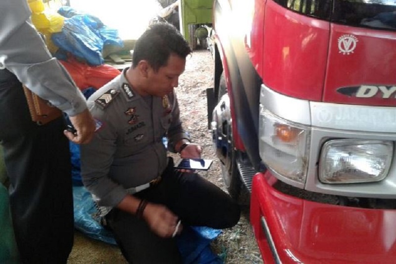 NGERI....Dilindas Truk Dyna, Isi Kepala Kedua Korban Berceceran di Jalan