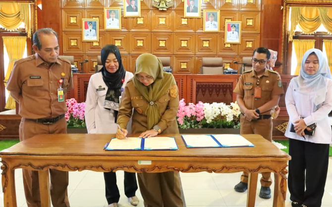 Bupati Siak Teken Komitmen bersama Yayasan, Mitra SPPG dan Buka Layanan Pengaduan MBG