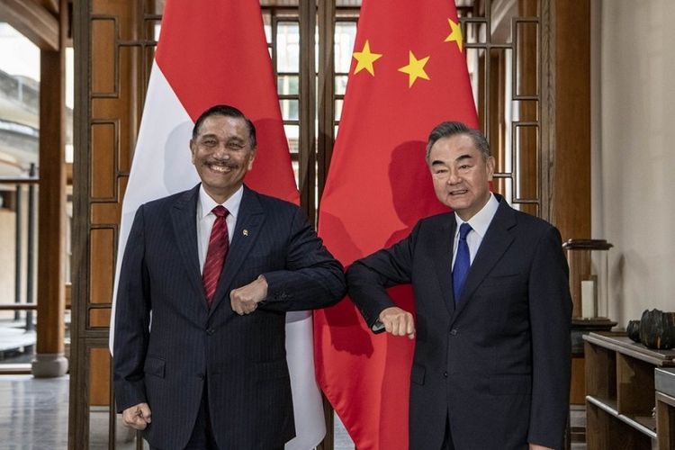 Diutus Jokowi, Luhut Terbang ke China, yang Dibahas Investasi hingga Vaksin Covid-19
