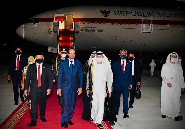 Dari Glasgow, Jokowi Mendarat di Abu Dhabi, Bahas Perdagangan dan Investasi Bersama Putra Mahkota