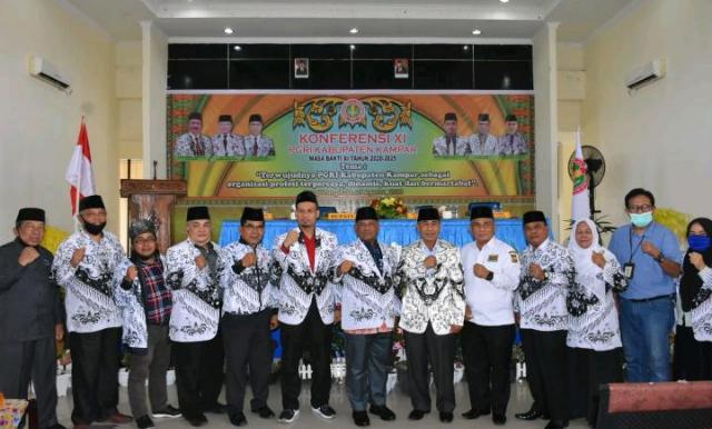 Buka Konferensi XI PGRI, Bupati Kampar: PGRI Wadah Pemersatu Guru