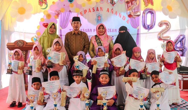 Bunda PAUD  Meranti Hadiri Pelepasan Siswa TK Yapis Selatpanjang