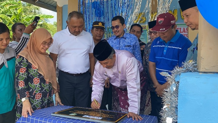 PT RAPP Serah-terimakan Gedung Posyandu dan  Beasiswa S1 untuk Pemuda Suku Anak Rawa