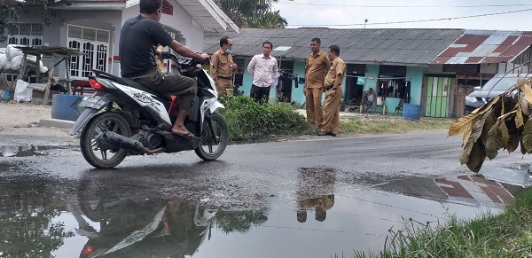 PUPR Pelalawan Urai Persoalan Limpahan Air Buangan di Jalan Seminai, Mudah-mudahan Tuntas Tahun Ini