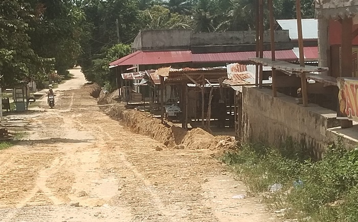 Pengerjaan Drainase DD 2023 di Desa Sukamaju Tambusai-Rohul Pakai Alat Berat