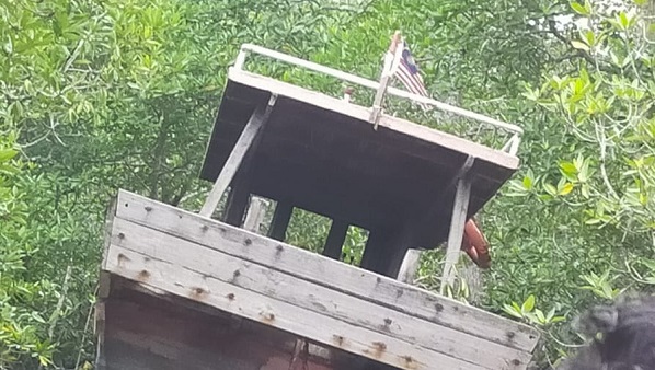 Kapal Berbendera Malaysia Ditangkap di Kedaburapat Meranti, Ditemukan 3 Kilogram Sabu, 45 Karung Baju Bekas, Kasur dan Bawang Merah...