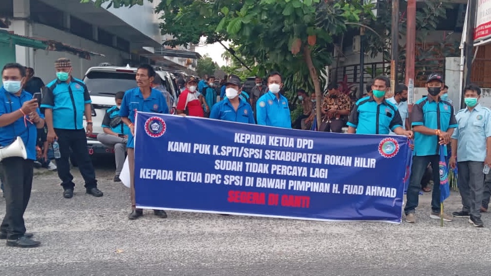 Tidak Percaya Kepemimpinan H Fuad, 60 PUK FSPTI  SPTI Rohil Lakukan Aksi Damai Di Kantor DPD Pekanbaru