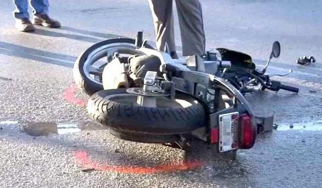 Ngebut dan Mau Nyalip, Dua Pengendara Motor di Siak Tabrak Truk Tronton dan Tewas di Tempat