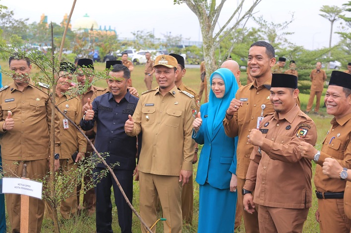 Wali Kota Pekanbaru Gerakkan Penanaman 15.000 Pohon
