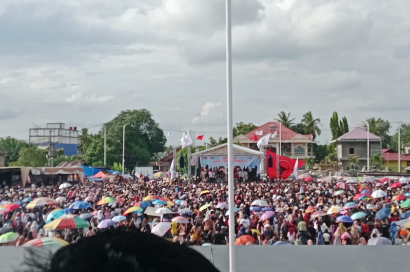 Ribuan Warga Hadiri Kampanye Terakhir Anton-Poti