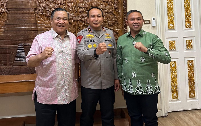 VIBES POSITIF!  Ditengahi Kapolda Riau, Gubernur Wahid dan Wagub SF Hariyanto Kembali Mesra