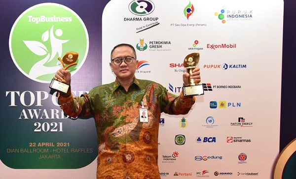 Jelang Konversi ke Syariah, Bank Riau Kepri Raih 2 Penghargaan TOP CSR Award 2021