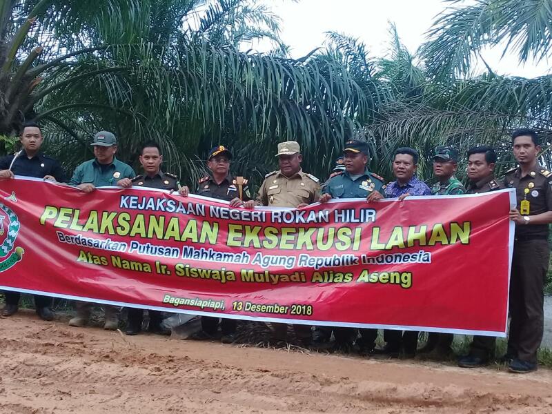 Kejari Rohil Eksekusi Lahan Sawit Seluas 453 Hektar Milik Anggota DPRD Riau