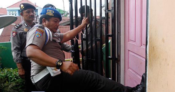 MENCEKAM...Kampung Dalam Kembali Diobrak Abrik Polisi,Sabu, CCTV dan Bunker Kembali Ditemukan