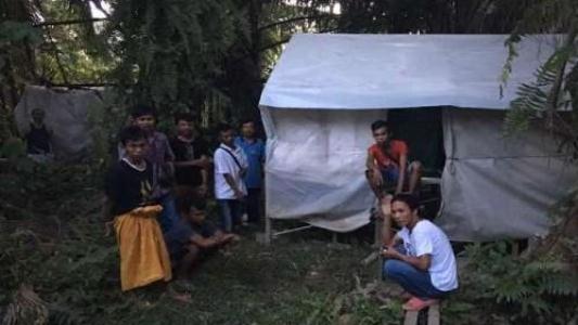 MAKIN MEMPRIHATINKAN, Bersembunyi di Hutan Sawit Malaysia, Ratusan TKI Terancam  Kelaparan