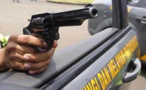 Gunakan Xtrail, Bandit Narkoba dari Pekanbaru Tembak menembak dengan Polisi di Payakumbuh
