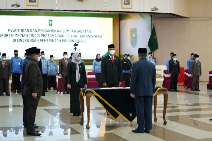 Syamsuar Lantik 10 Pejabat Eselon di Lingkup Pemprov Riau Hasil Asesmen, Ini Nama-namanya...