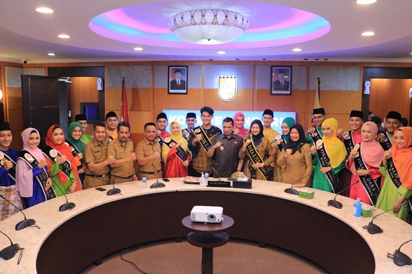 Penjabat Wali Kota Pekanbaru Dikunjungi Pemuda Tampan dan Gadis-gadis Cantik, Dalam Rangka Apa?