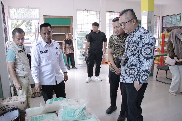 Kepala DKP Ajak  Manajemen BJB Lihat Kios Pangan Puan Berseri dan Dapur MBG