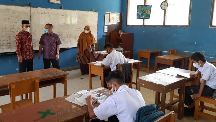 Sekolah di Kecamatan Zona Merah Diizinkan Belajar Tatap Muka Terbatas