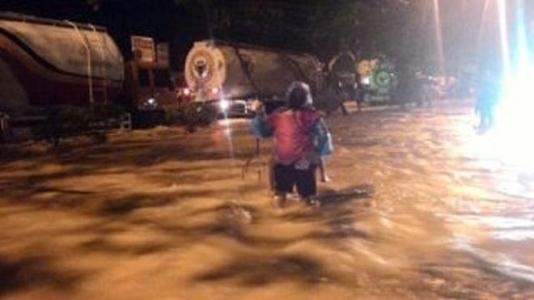 Padang Pariaman Juga Direndam Air, Tinggal di Tepi Sungai, Pemkab Ingatkan Rawan Longsor
