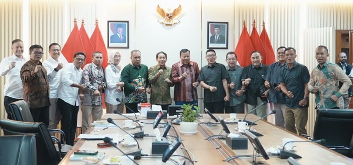Bertemu Menteri Kehutanan, Bupati Kuansing  Perjuangkan Kepastian Hukum Lahan Masyarakat  Melalui Program TORA