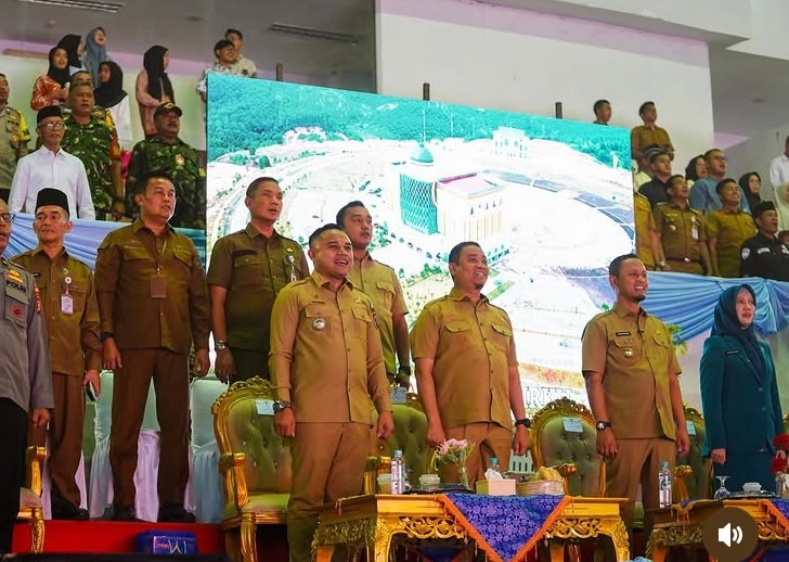 Walikota Pekanbaru Lantik Ketua RT/RW dan Dasawisma di Kecamatan Marpoyan Damai
