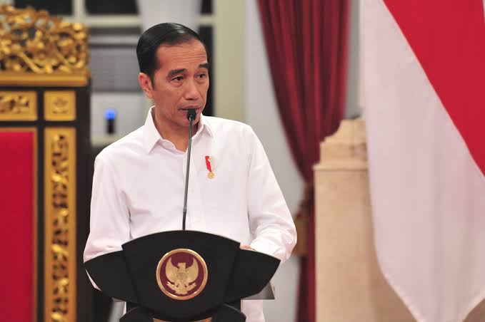 Pasrah Lihat Masyarakat Ramai Mulai Berburu Baju Lebaran, Jokowi Bilang Begini