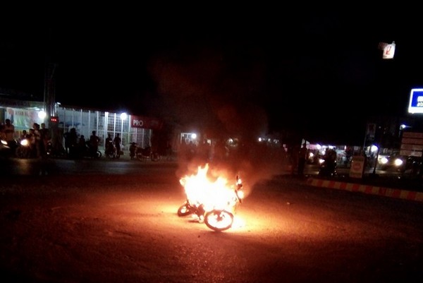Sepeda Motor Terbakar Bikin Heboh Warga di Sekitar SPBU Lubuk Terap