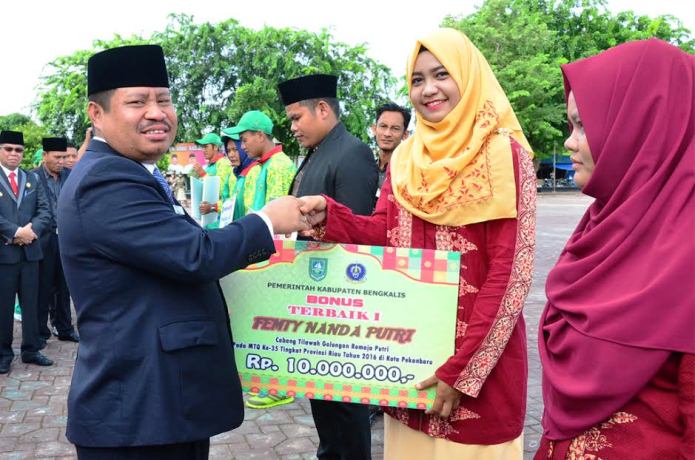LPTQ Bengkalis Serahkan Penghargaan bagi Peserta MTQ Riau dan Nasional